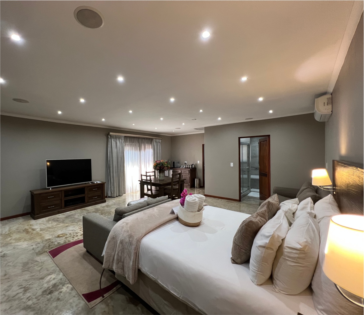 Rockstar Suite interior at 37 on Anderson